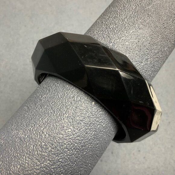 Faceted Chunky Bangle Bracelet 2.5 In As Is Black Acrylic Bold Retro Vintage 70s - Picture 1 of 4